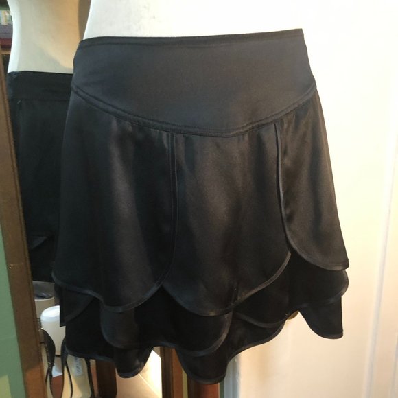 A|X black flower petal silk mini-skirt size 4 - Picture 2 of 7